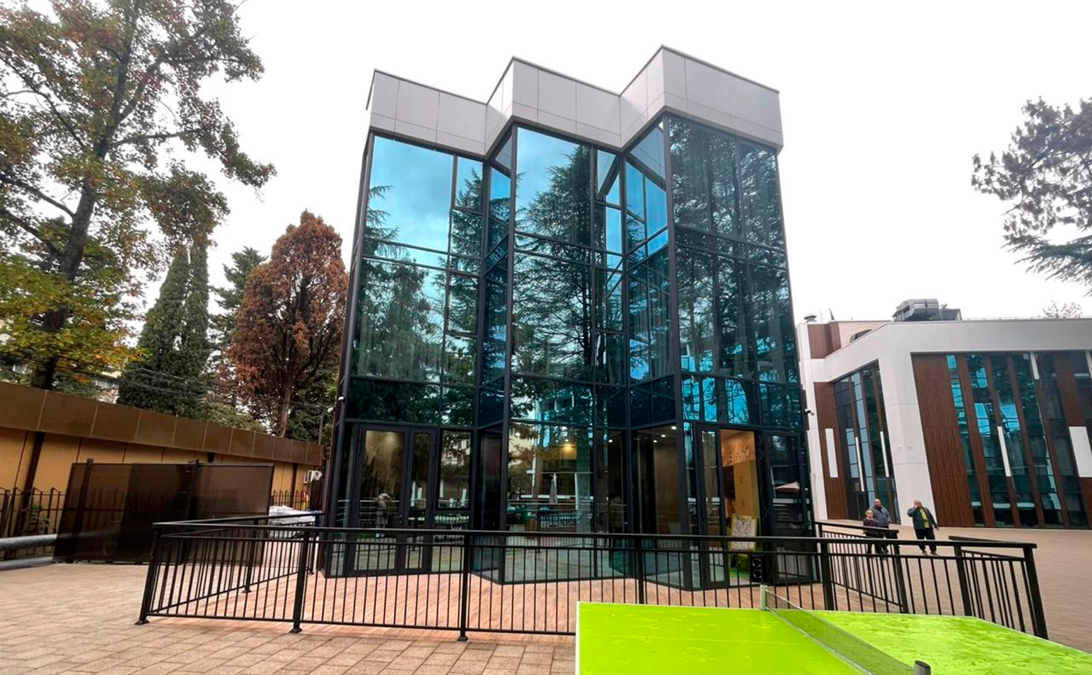 Mirror Family — photo 1