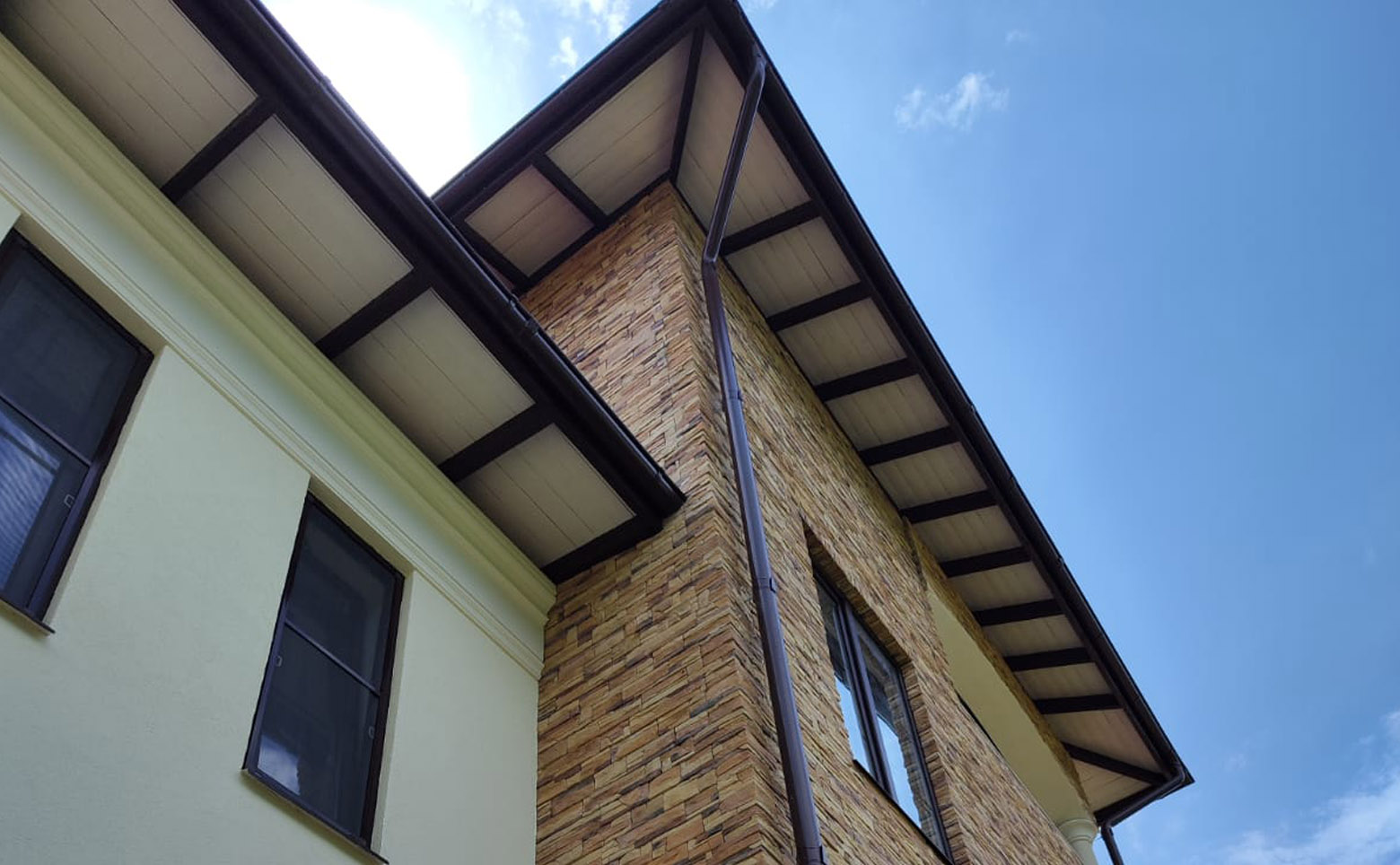 Дом 300 м² на участке 15 сот. — фото 1